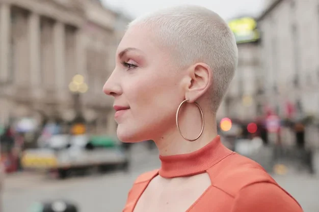 Buzz cut sur un visage ovale