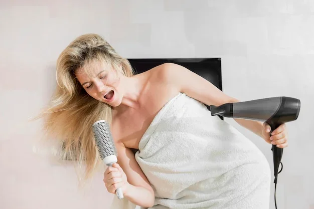 Séchage des cheveux avec mousse coiffante et ébouriffage