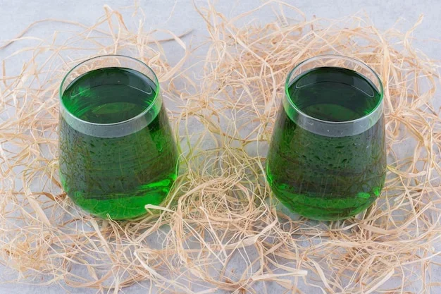 Panneau de sel d'argile verte sur un verre d'eau