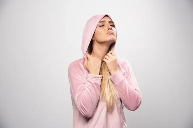 cheveux-poisseux-derriere-la-tete