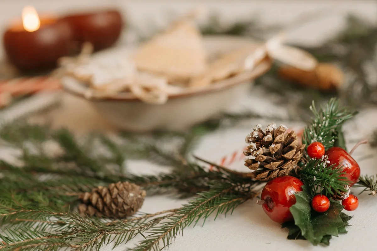 décoration table de Noël rouge et blanc